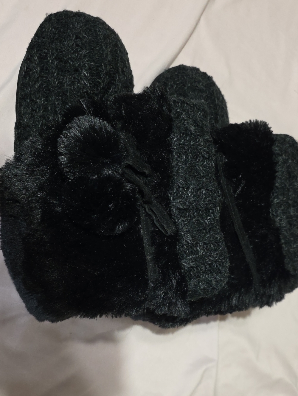 Muk LUKCozy Black Faux Fur Pom Pom Slippers NEVER WORN